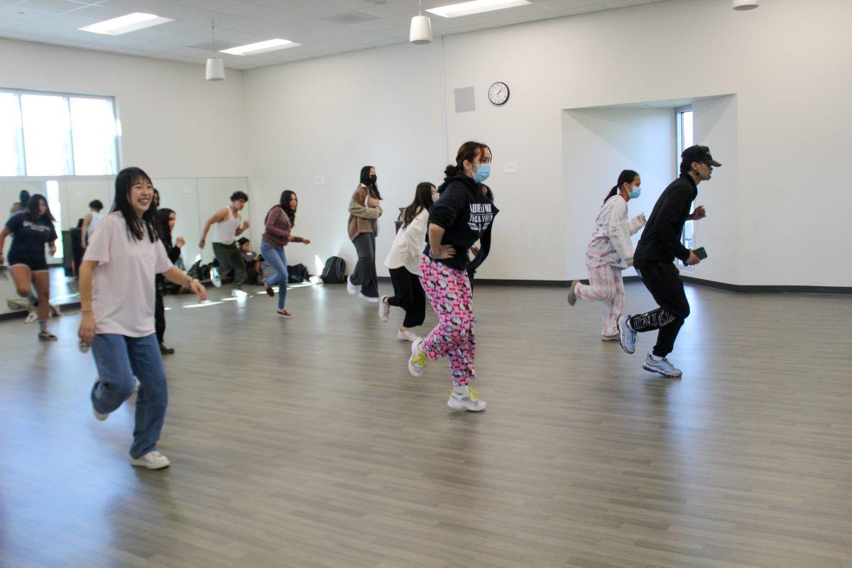 LIVIN’ THEIR DREAMS Students begin Dance 1 class with warm up routines set to music.
