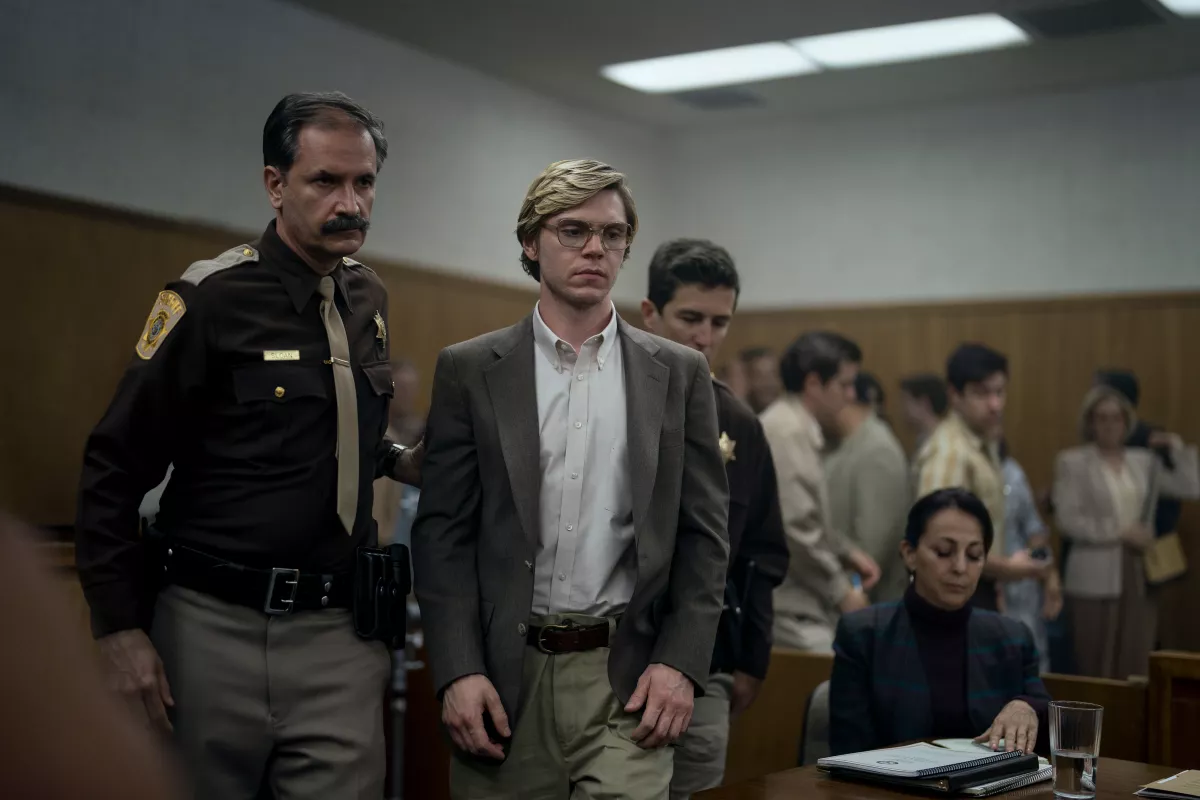 KILLER+SHOW+Actor+Evan+Peters+plays+serial+killer+Jeffrey+Dahmer+in+Netflix%E2%80%99s+%E2%80%9CDahmer+%E2%80%93+Monster%3A+The+Jeffrey+Dahmer+Story.%E2%80%9D+Criticism+has+been+drawn+over+the+show%E2%80%99s+insensitivity.++%0AProvided+by+Netflix